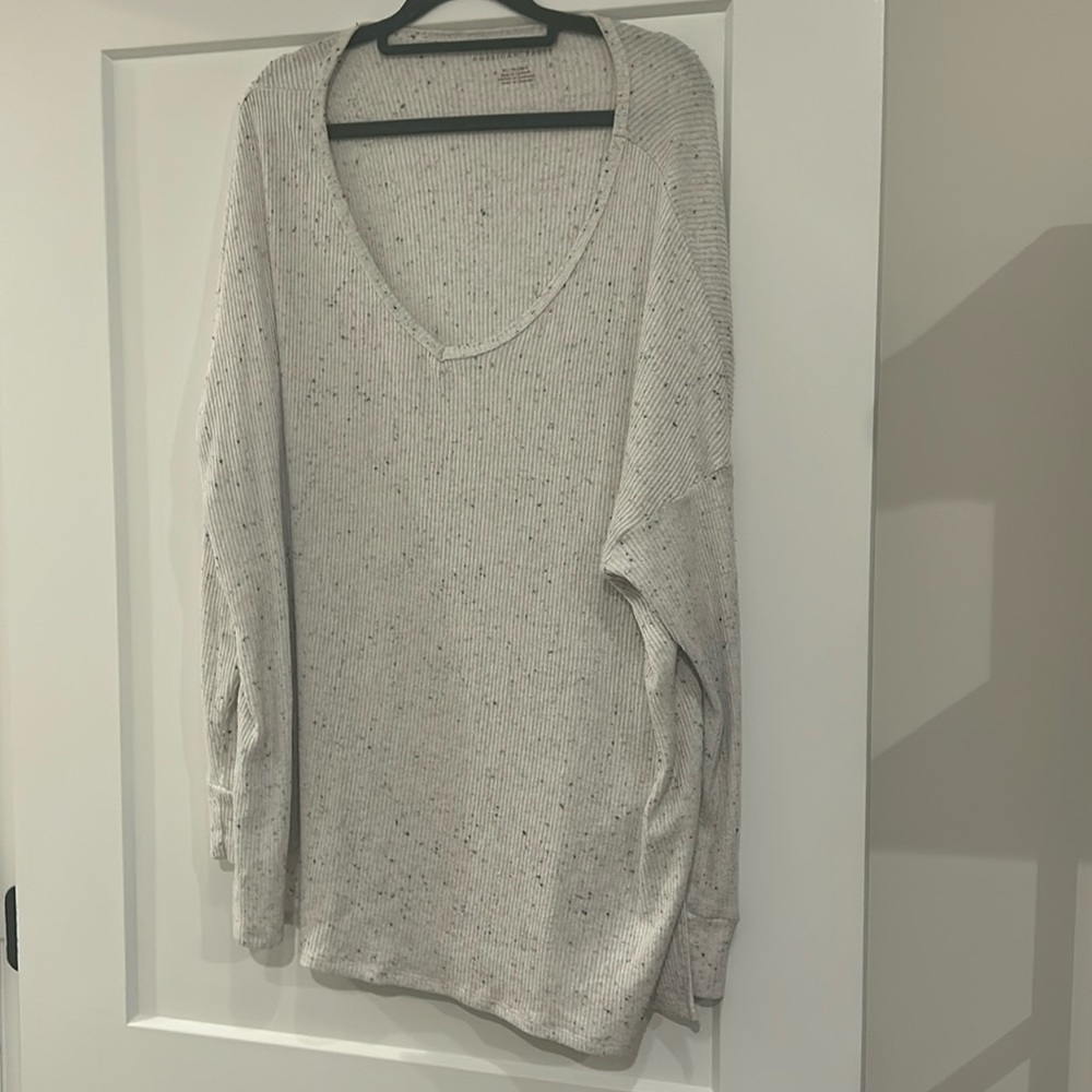 American Eagle Long Sleeve Top with ribbing!